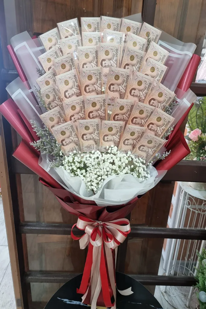 ช่อแบงค์พันเรียงในช่อดอกไม้