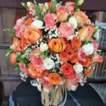 แจกันดอกไม้สดสีส้ม