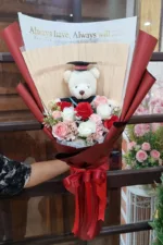 ช่อดอกไม้ประดิษฐ์ใส่เรียงแบงค์ในช่อ