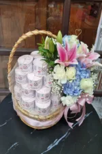 กระเช้านมตราหมีกับดอกไม้สด