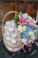 กระเช้านมตราหมีกับดอกไม้สด