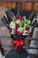 ช่อดอกลิลลี่ผสมกุหลาบแดง