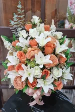 กระเช้าดอกไม้ประดิษฐ์สีส้ม