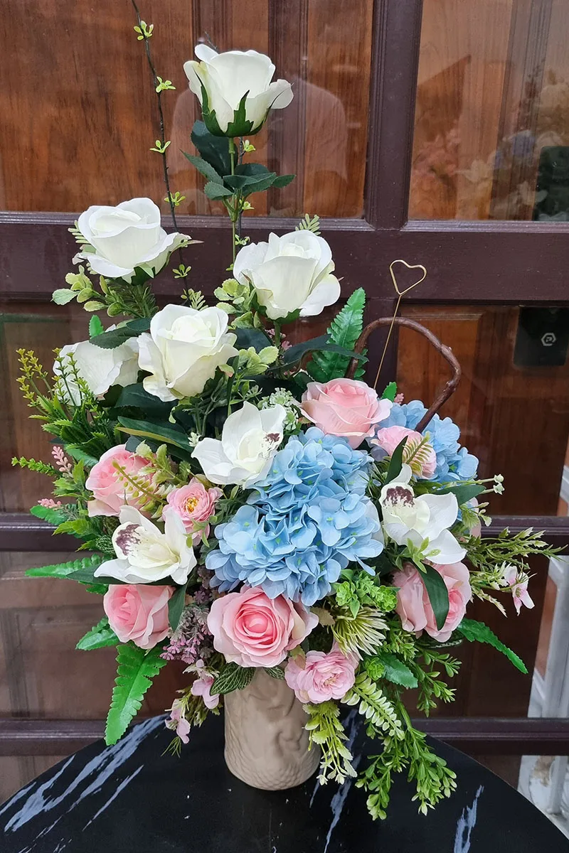 แจกันดอกไม้ประดิษฐ์สีฟ้าชมพู แจกันดอกไม้ประดิษฐ์สีฟ้า