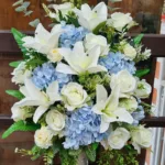 แจกันดอกไม้ประดิษฐ์สีขาวฟ้า