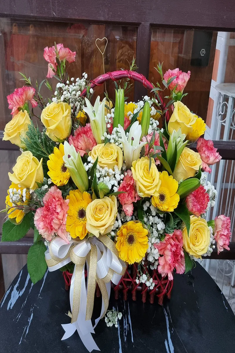 กระเช้าดอกไม้สีเหลือง กระเช้าดอกไม้สดสีเหลือง