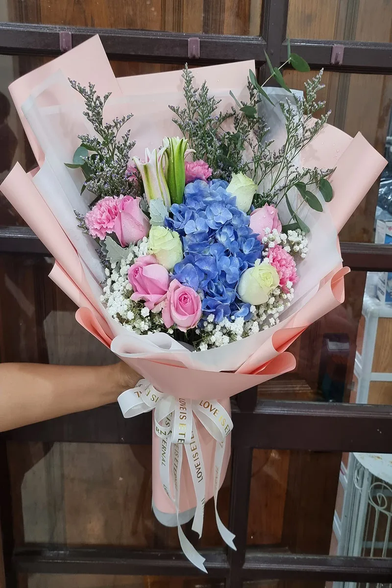 ช่อดอกไม้สีฟ้าชมพู ช่อดอกไม้สดสีฟ้า