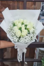 ช่อดอกไม้สีขาว ดอกกุหลาบขาว