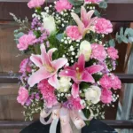 แจกันดอกไม้สดสีชมพู