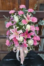 แจกันดอกไม้สดสีชมพู