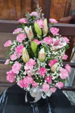 แจกันดอกไม้สดสีชมพู