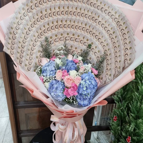 ช่อดอกไม้สดเรียงแบงค์ในช่อ