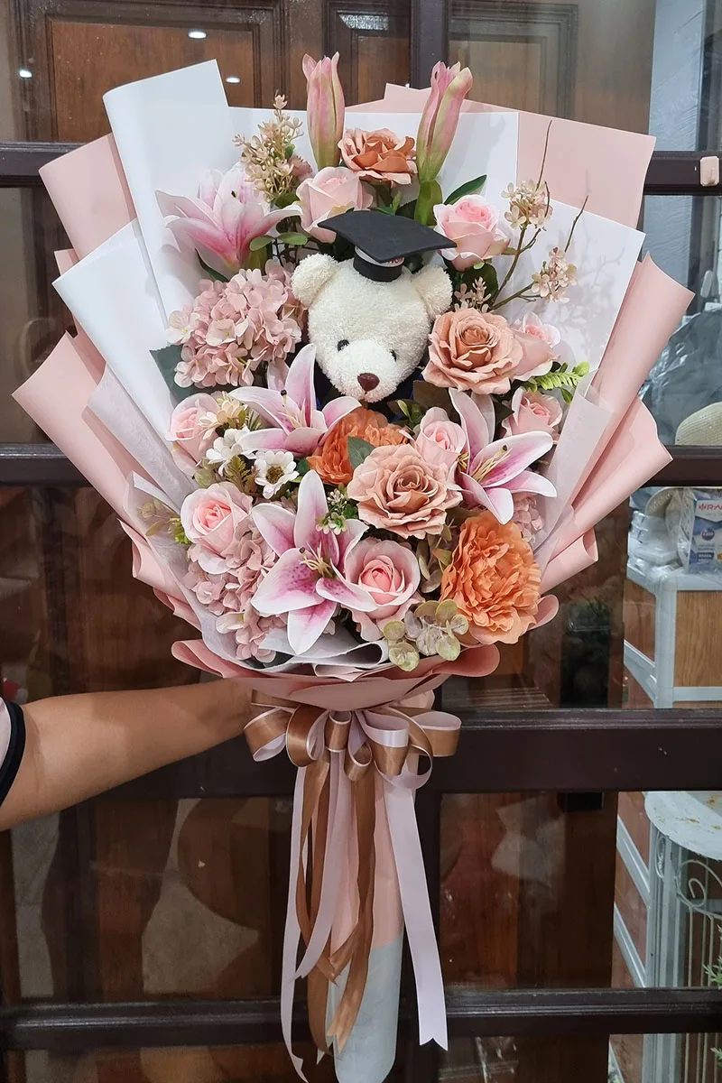 ช่อดอกไม้ประดิษฐ์รับปริญญา ช่อดอกไม้ประดิษฐ์รับปริญญา