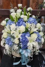 กระเช้าดอกไม้สีฟ้าเข้ม ดอกไฮเดรนเยียฟ้า