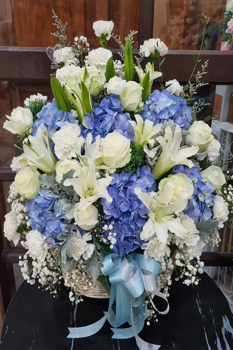 กระเช้าดอกไม้สีฟ้า ดอกไฮเดรนเยีย กระเช้าดอกไม้สีฟ้าเข้ม ดอกไฮเดรนเยียฟ้า