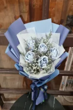 ช่อแบงค์50พับดอกกุหลาบห่อสีฟ้า