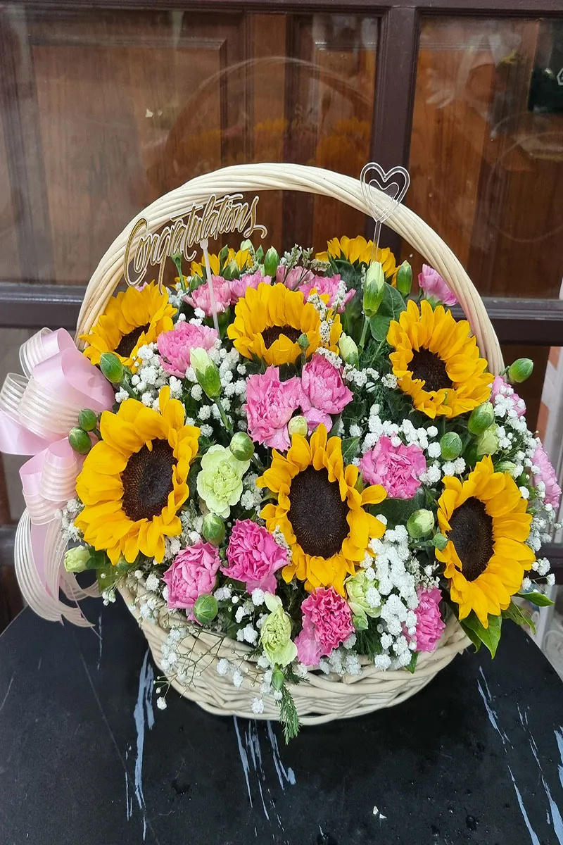 กระเช้าดอกไม้สีเหลือง ดอกทานตะวัน กระเช้าดอกทานตะวัน