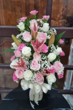 แจกันดอกไม้สดสีชมพู