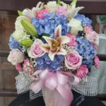 แจดอกไม้สดสีฟ้า