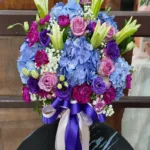 แจกันดอกไม้สดสีม่วง