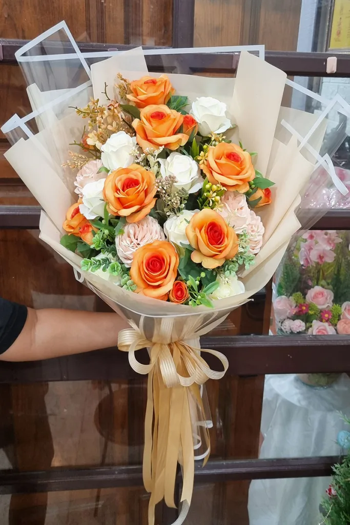 ช่อดอกไม้ประดิษฐ์สีส้ม