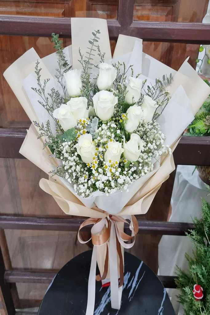 ช่อดอกกุหลาบขาว