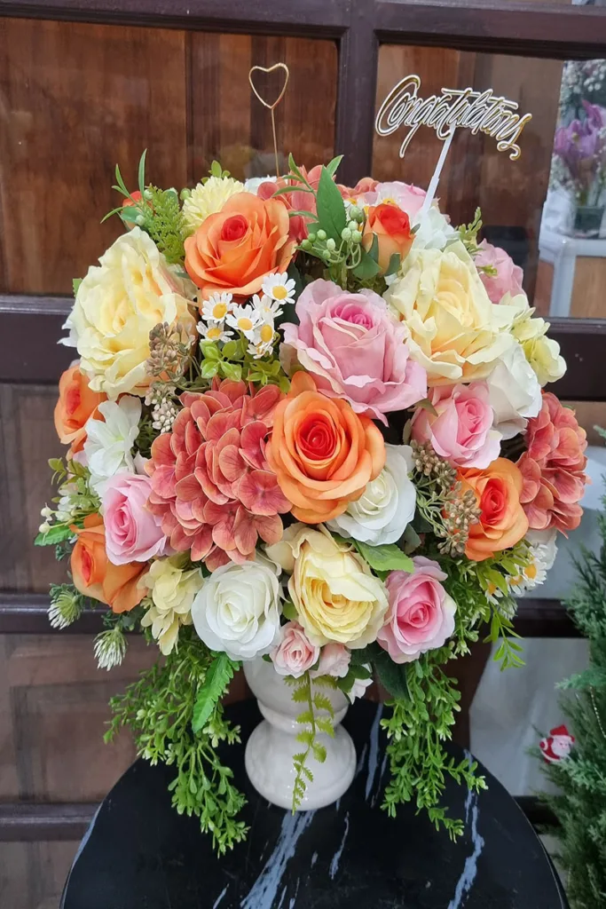 แจกันดอกไม้ประดิษฐ์