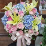 แจกันดอกไม้สดสีสดใส