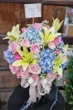 แจกันดอกไม้สดสีสดใส