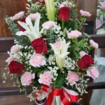 แจกันดอกไม้สดสีสดใส