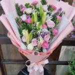 ช่อดอกไม้สดสีชมพู