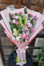 ช่อดอกไม้สดสีชมพู