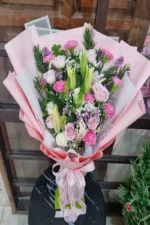 ช่อดอกไม้สดสีชมพู