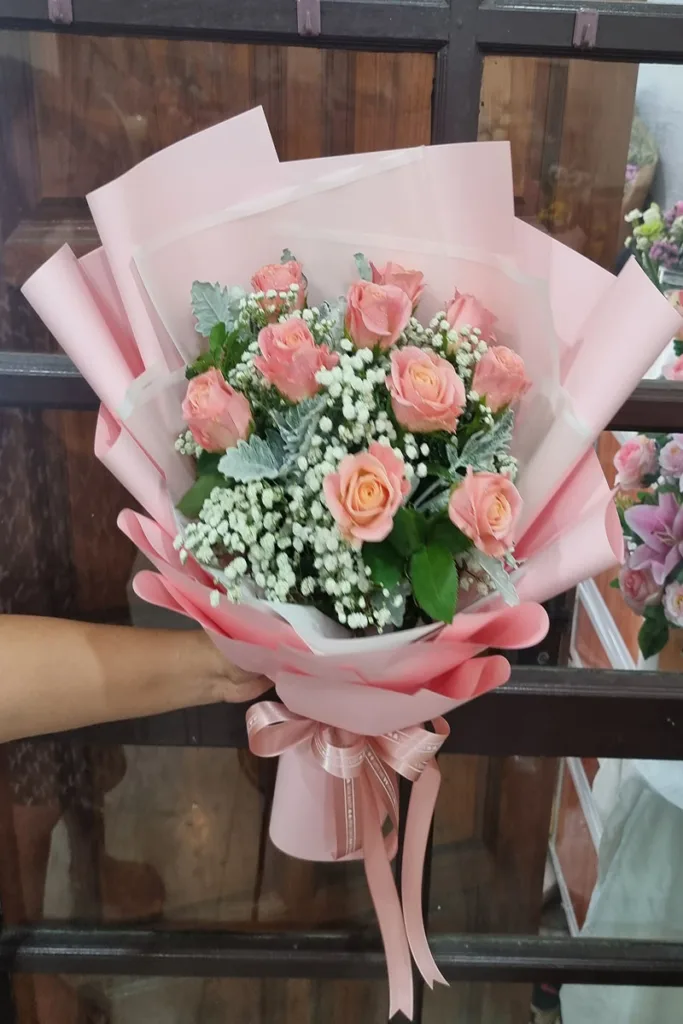 ช่อดอกไม้สดสีชมพู