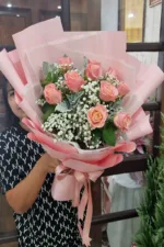 ช่อดอกไม้สดสีชมพู