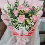 ช่อดอกไม้สดสีชมพู