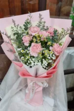 ช่อดอกไม้สดสีชมพู