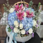 กระเช้าดอกไม้สีฟ้า