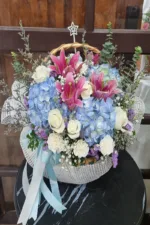 กระเช้าดอกไม้สีฟ้า