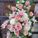 แจกันดอกไม้ประดิษฐ์สีชมพู