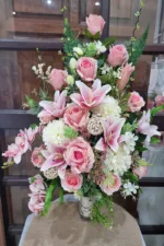 แจกันดอกไม้ประดิษฐ์สีชมพู