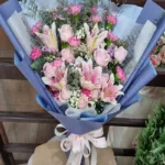 ช่อดอกไม้สดสีชมพู