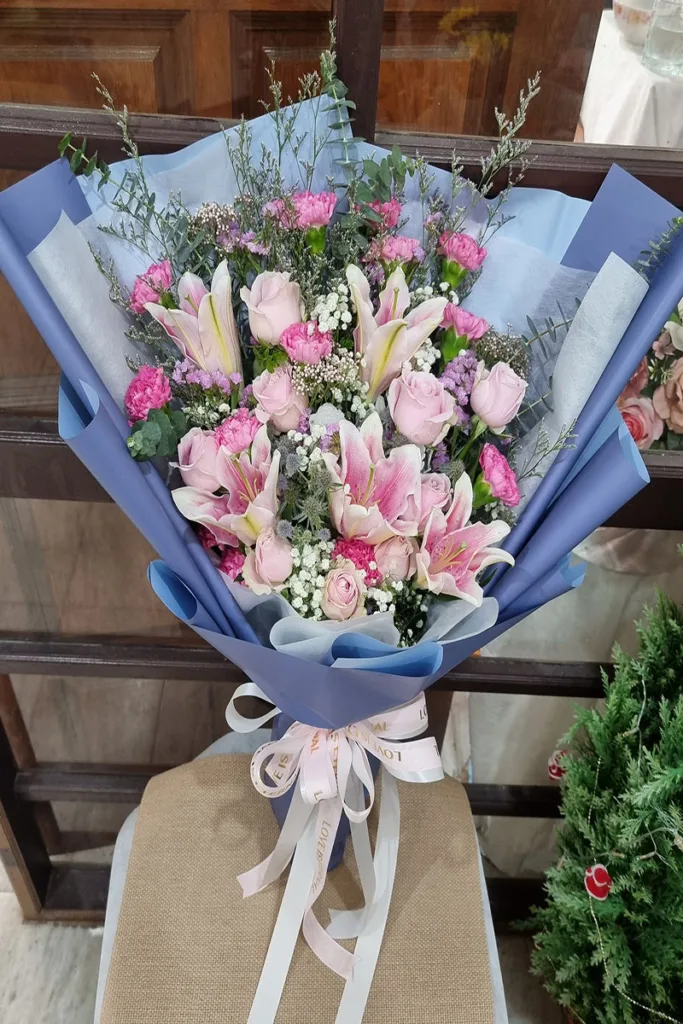 ช่อดอกไม้สดสีชมพู