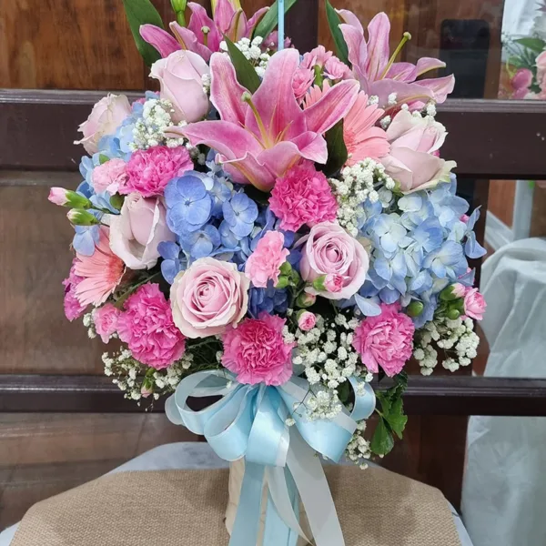 แจกันดอกไม้สดสีชมพู