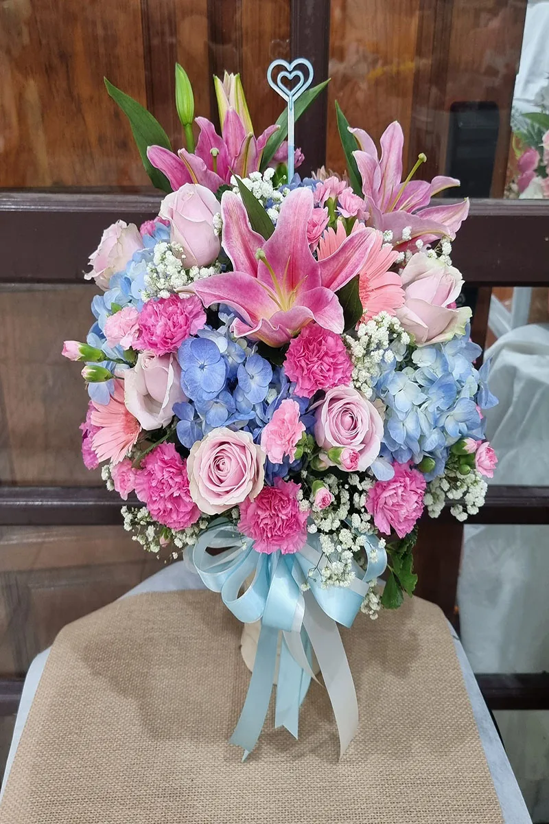 แจกันดอกไม้สดสีชมพูฟ้ากลม แจกันดอกไม้สดสีชมพูฟ้า