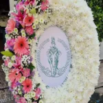 พวงมาลาสีชมพูขาว