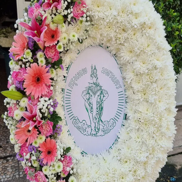 พวงมาลาสีชมพูขาว