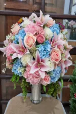 แจกันดอกไม้ประดิษฐ์สีชมพูฟ้า