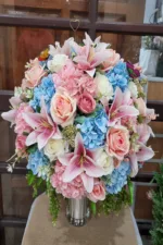 แจกันดอกไม้ประดิษฐ์สีชมพูฟ้า