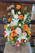 แจกันดอกไม้ประดิษฐ์สีส้ม